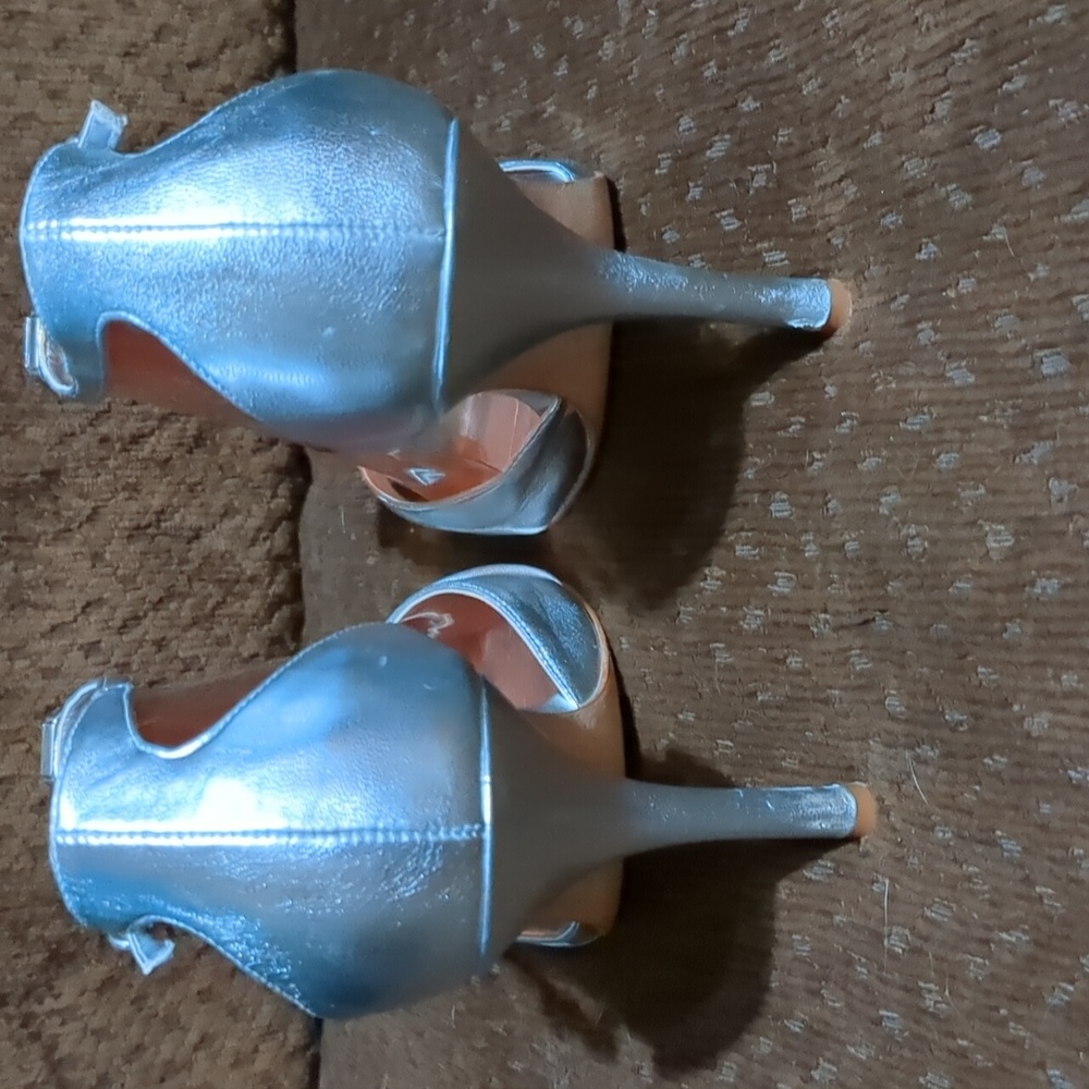 Nina jeweled T-Strap heel. Worn ONCE. Excellent condition - Picture 2 of 4